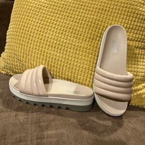 Cream platform slides